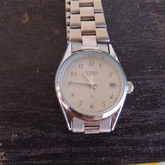 Citizen Quartz Silver Watch - Picture 1 of 4
